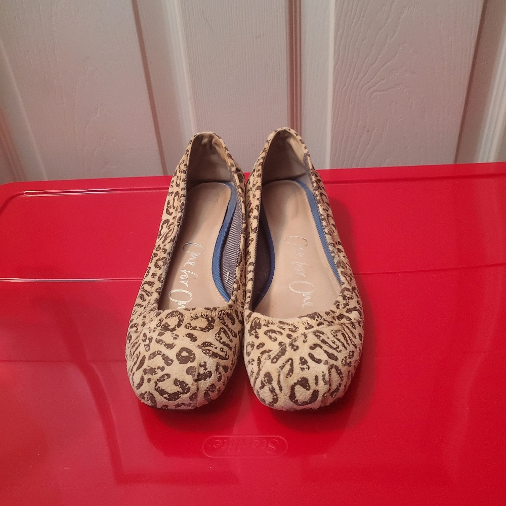 Four one Four Leppard print flats
